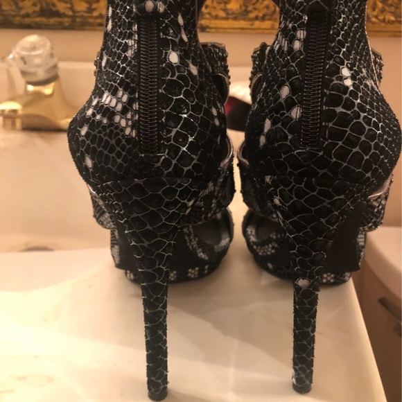 bcbgmaxazria black & white snake print - Picture 4 of 4